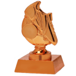 Voetbaltrofee Luuk brons 12,5 cm kunststof met voetbalschoen en voetbal